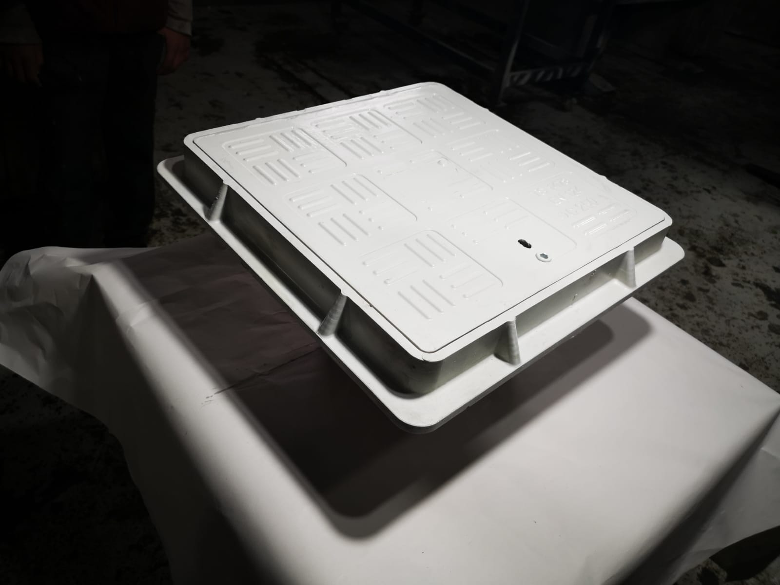 FK511 - B125 40x40 Composite Rectangle Manhole Cover